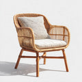 Poltrona da soggiorno in rattan naturale color miele con cuscini beige 75 x 70 x 82 cm